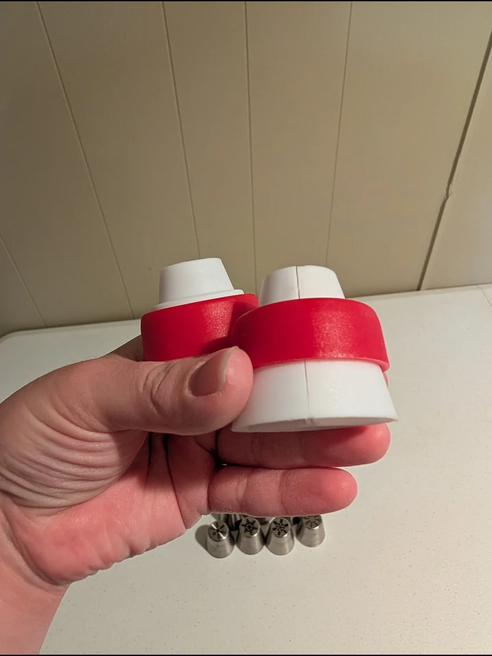 Set of 7 Metal Piping Tips with 2 Red Couplers - Snowflake and Holiday Designs